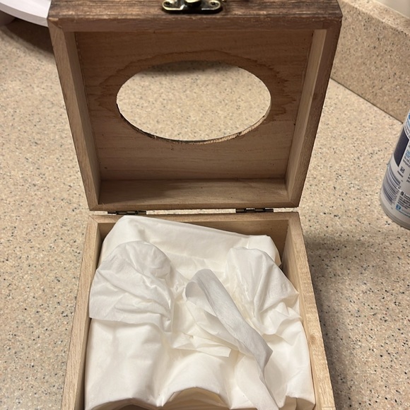 Tissue box - Picture 2 of 6